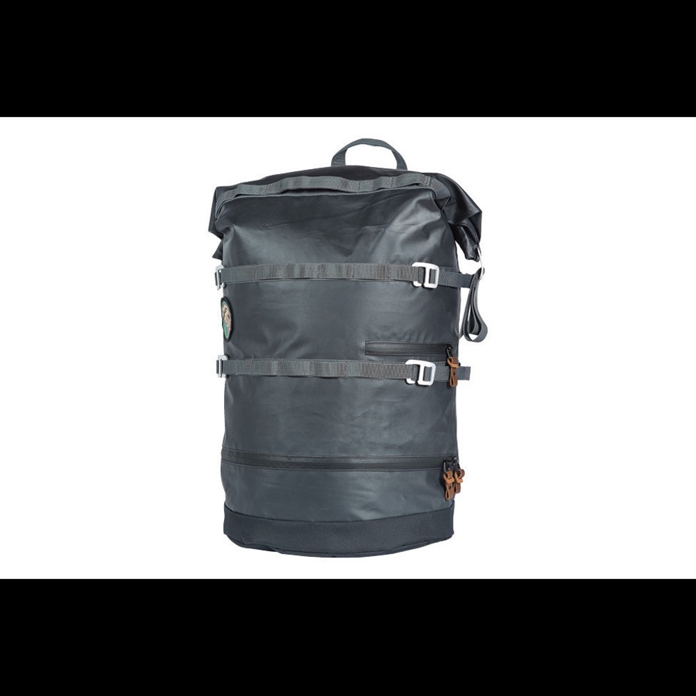 Poler camping stuff high and dry 40L